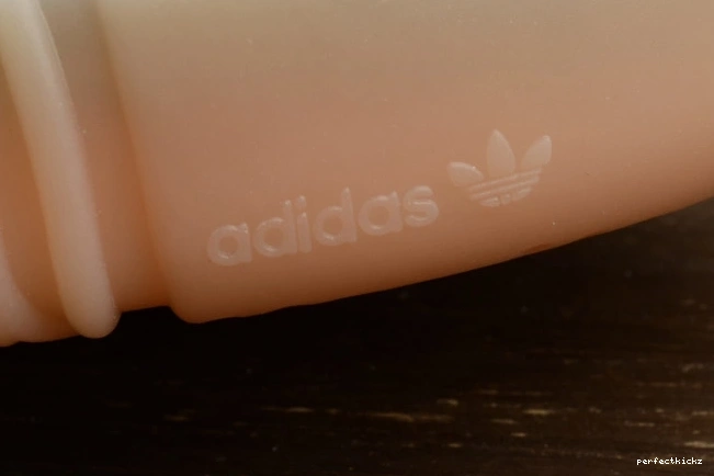 GUM DARK 750 ADIDAS GLOW LIGHT GREY YEEZY BOOST BB1840 0815